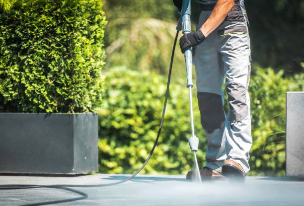 Best Animal Enclosure Cleaning  in Oconomowoc, WI